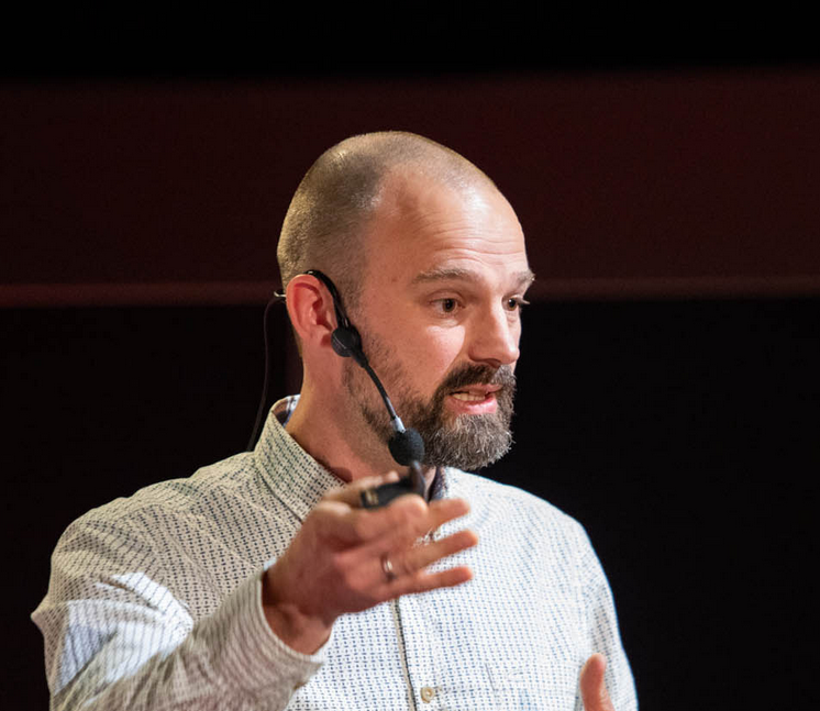 Simon Mortelmans als spreker op De Vijfde Gevel 